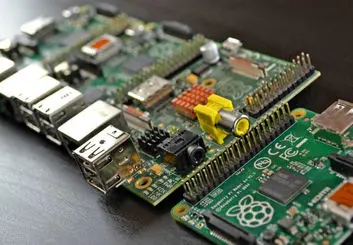 چرا Raspberry Pi استفاده می‌کنم و چه چیزهایی به آن اضافه کردم؟