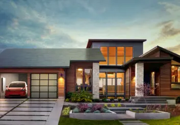 تسلا اولین سقف پنل خورشیدی را با موفقیت نصب کرد