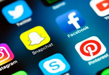 روش صحیح افزودن عکس و ویدیو به بخش استوری شبکه های اجتماعی