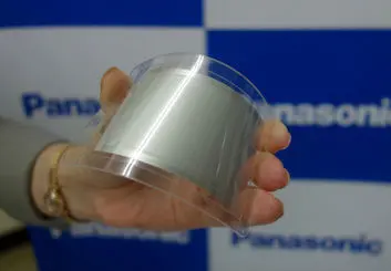 این باتری انعطاف پذیر با اشک چشم و عرق شارژ می‌شود!