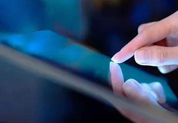 مراقب باشید صفحه نمایش گوشی‌تان ویروسی نشود!