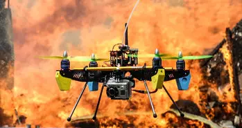 چگونه آتش نشان‌ها با استفاده از پهباد جان افراد را نجات می‌دهند؟