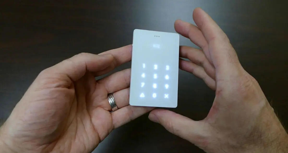 با گوشی Light Phone آشنا شوید؛ کوچک اما هدفمند