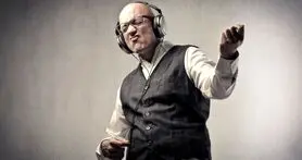 آهنگ مورد نظر خود را با زمزمه یا سوت زدن پیدا کنید!