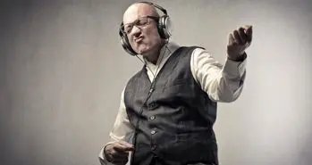 آهنگ مورد نظر خود را با زمزمه یا سوت زدن پیدا کنید!