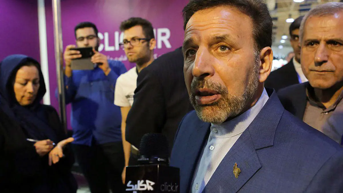 گفتگو با دکتر محمود واعظی / بازدید وزیر ارتباطات از غرفه کلیک در الکامپ ۲۳