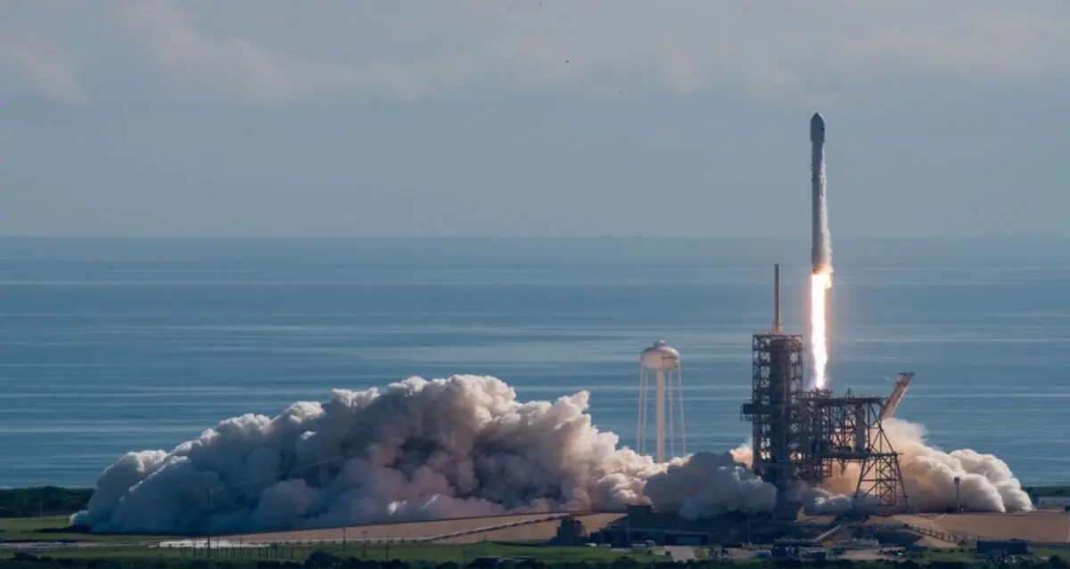 شرکت SpaceX یک فضاپیما سری به فضا پرتاب کرد