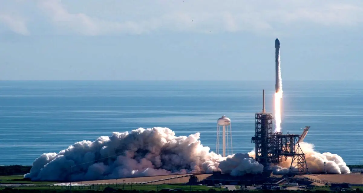 شرکت SpaceX یک فضاپیما سری به فضا پرتاب کرد