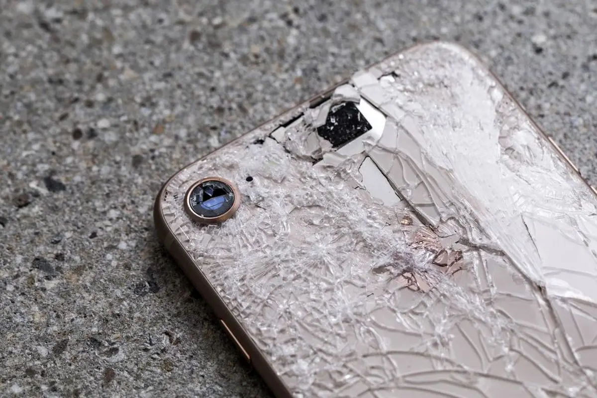 دراپ تست بی‌رحمانه آیفون ۸ از فاصله ۱۵ متری!