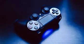 کنترلرهای کریستالی و رنگارنگ پلی استیشن ۴ معرفی شد