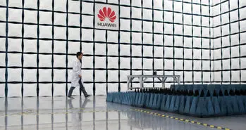 هواوی پرچم‌دار خود را با دستیار صوتی هوشمند راهی بازار می‌کند