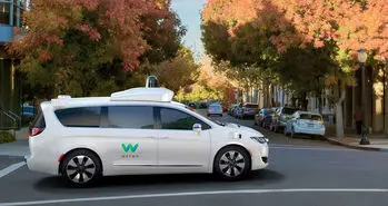 Waymo نحوه برخورد با اتومبیل های خودران را به پلیس آموزش می‌دهد