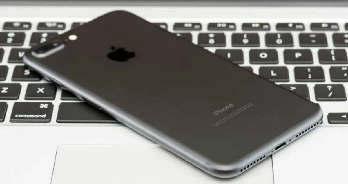 ترفندی ساده برای ری استارت کردن آیفون ۸