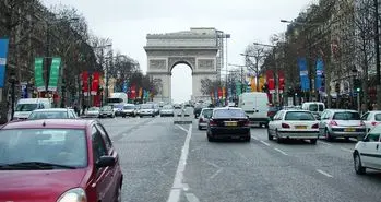 پاریس تا سال ۲۰۳۰ همه خودروهای بنزینی خود را از رده خارج می‌کند!