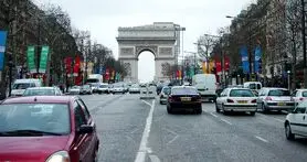 پاریس تا سال ۲۰۳۰ همه خودروهای بنزینی خود را از رده خارج می‌کند!