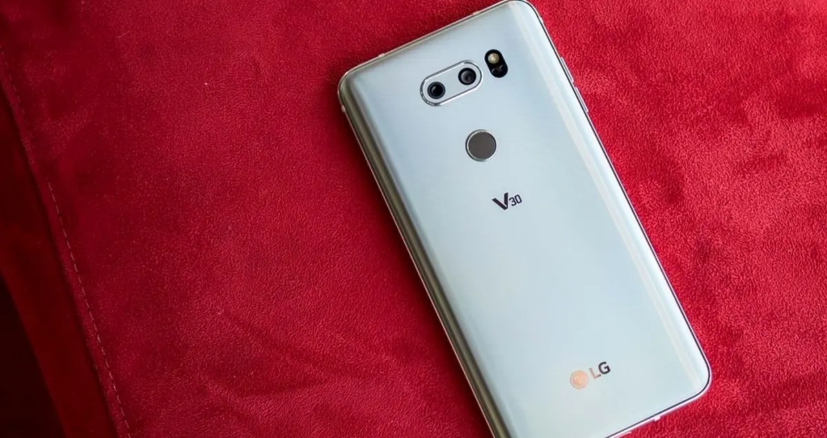 V30 همراه با اندروید اوریو به دست مشتری می‌رسد