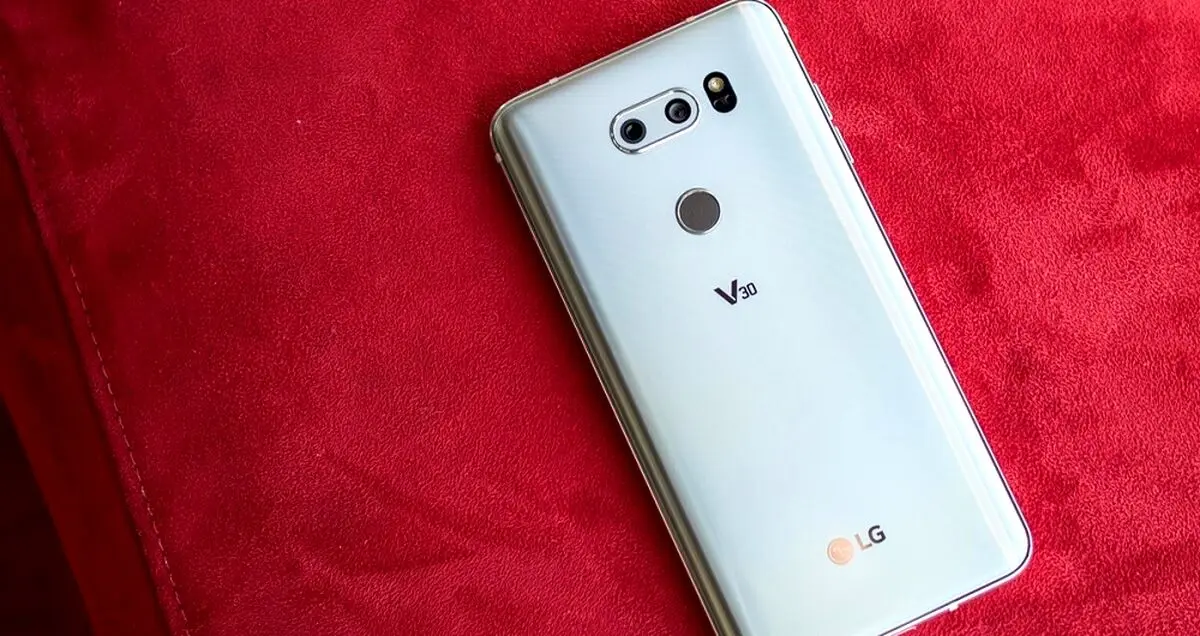 V30 همراه با اندروید اوریو به دست مشتری می‌رسد