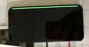 خط سبز رنگ در حاشیه صفحه نمایش آیفون X مشکل‌ساز شد!