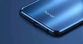 آنر وی 10 از نمایشگر بدون حاشیه برخوردار است