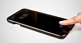 سیناپتیک غیرممکن را ممکن کرد؛ قرارگیری سنسور اثر انگشت زیر نمایشگر گوشی