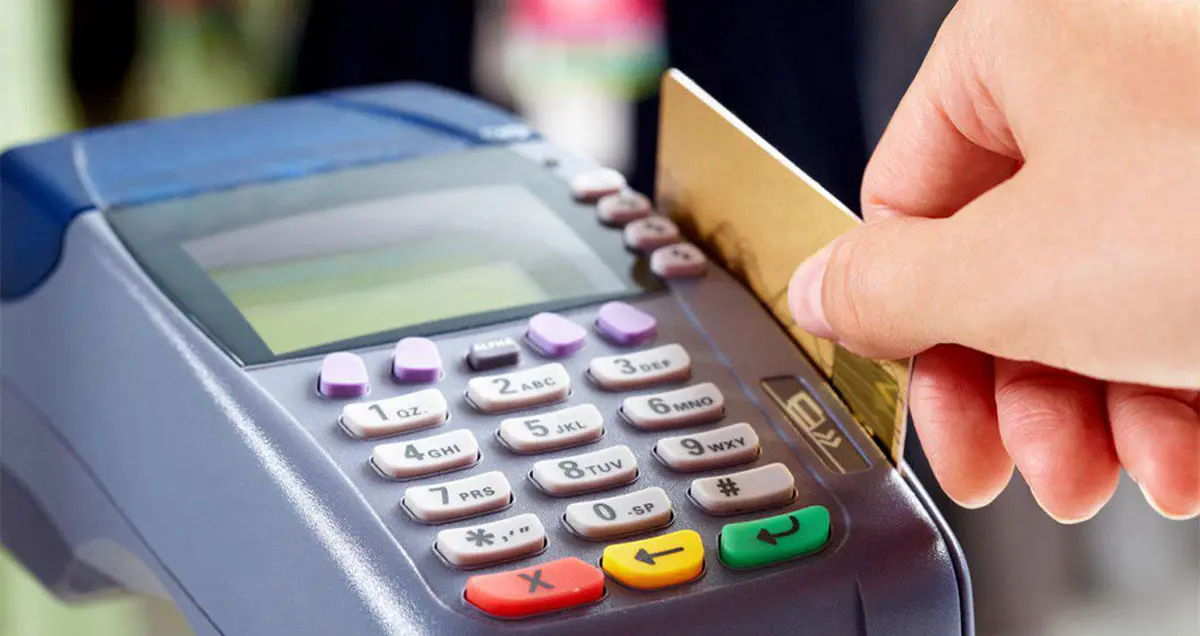 دریافت کارمزد از کارتخوان ها تا پایان امسال قطعی می‌شود