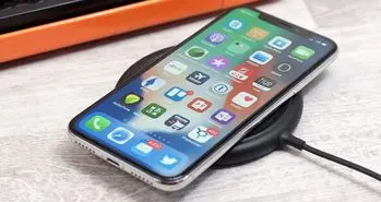 آیفون ایکس 6.1 اینچی با قیمت 699 دلار عرضه می شود