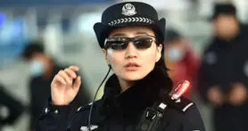 پلیس های چینی از عینک آفتابی برای تشخیص چهره مجرمان استفاده می‌کنند