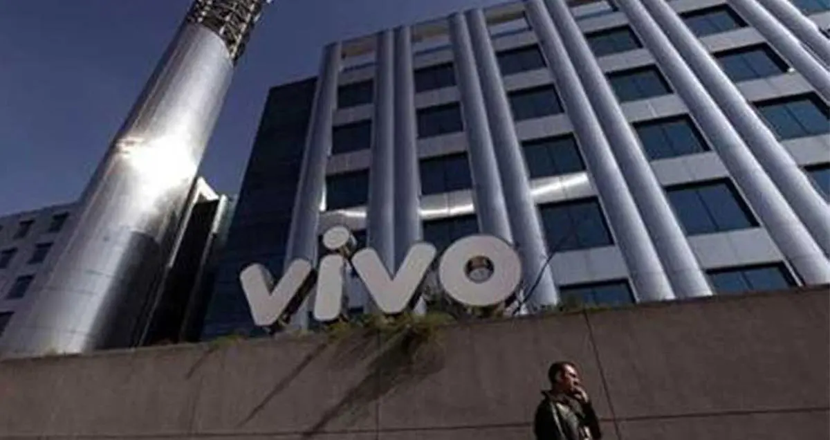 گوشی اسرارآمیز شرکت Vivo احتمالا دارای دوربین چرخشی و حسگر اثر انگشت داخلی است
