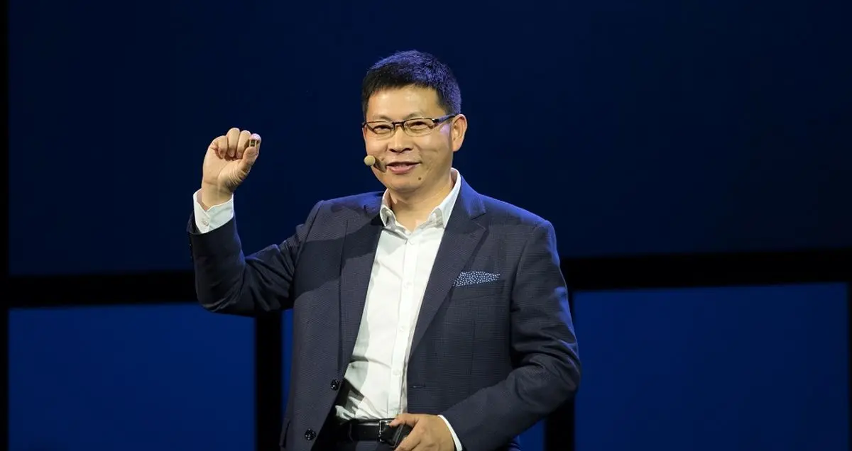 مدیر عامل هواوی: تا 2 سال دیگر از اپل جلو می زنیم/ آیفون X مقابل P20 شکست می خورد