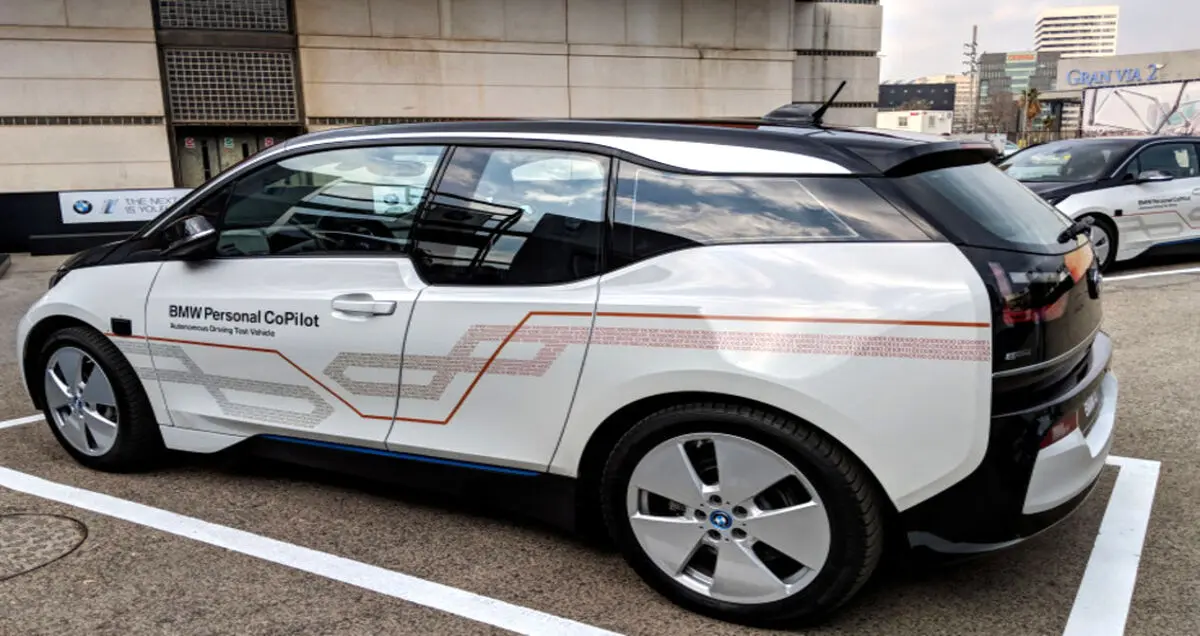 اتومبیل های BMW با گوشی های هوشمند پارک می شوند!
