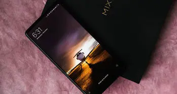 هر آنچه درباره گوشی شیائومی می میکس 2S می دانیم؛ بی حاشیه به معنای واقعی کلمه!