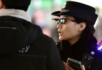 عینک هایی با قابلیت تشخیص چهره ابزار جدید سازمان های اجرایی کشور چین