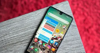 آخرین آپدیت گوشی اسنشال فون امکان شخصی سازی کامل برش نمایشگر را فراهم می کند