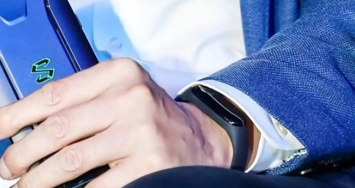 دستبند هوشمند Mi Band 3 در دست مدیر عامل شیائومی رویت شد!