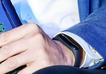 دستبند هوشمند Mi Band 3 در دست مدیر عامل شیائومی رویت شد!