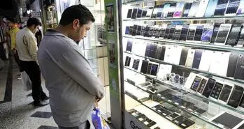 7 واحد تجاری غیر مجاز در مجتمع بازار موبایل ایران پلمب شد