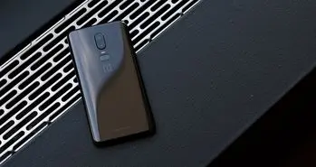 گوشی وان پلاس 6 چه ویژگی های مثبت و منفی دارد؟