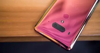 مبدل Type-C به جک 3.5 میلی متری صدا از جعبه اچ تی سی U12 پلاس حذف شد!