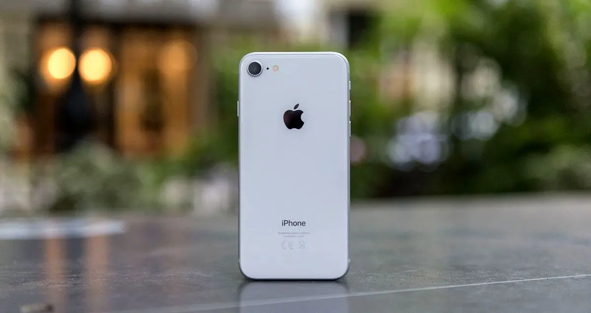 اپل آیفون های جدید خود را با پنل OLED روانه بازار می کند