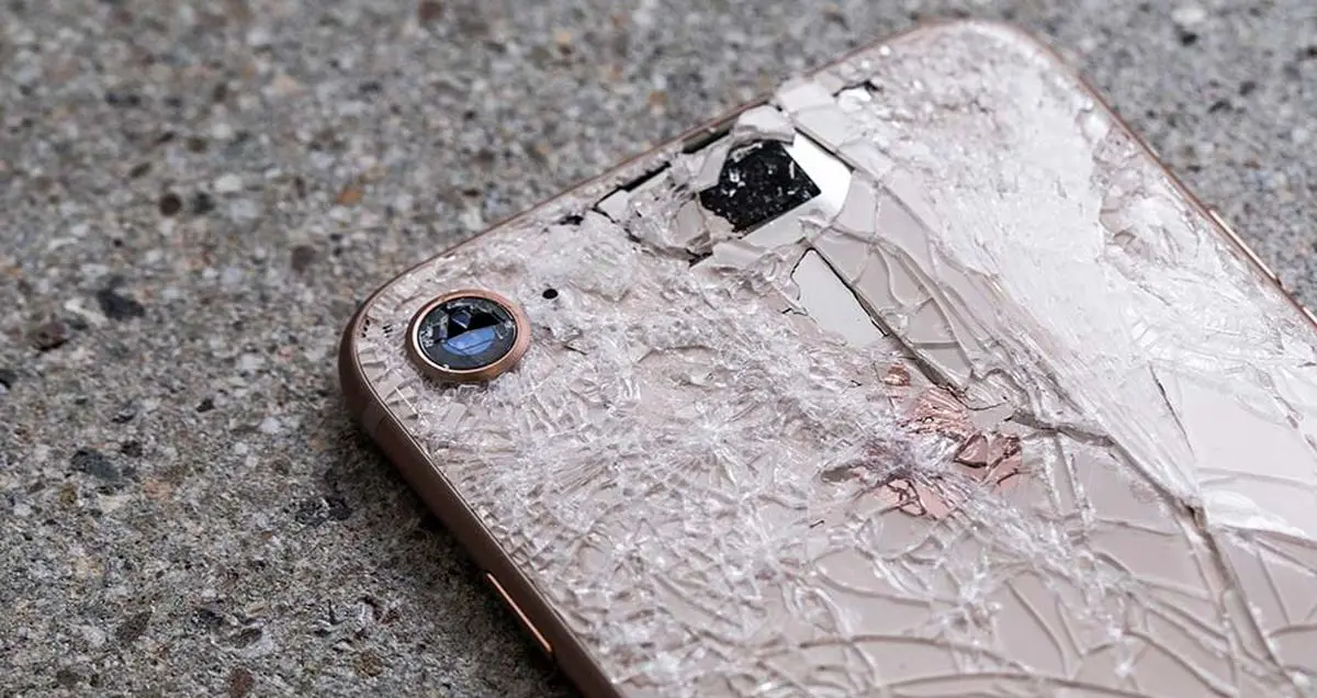 تماشا کنید: انهدام آیفون 8 به وسیله قطار!