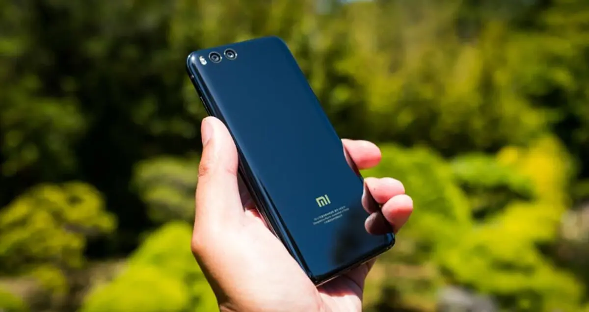 تماشا کنید: مقاومت شیائومی Mi 8 در برابر آب چگونه است؟