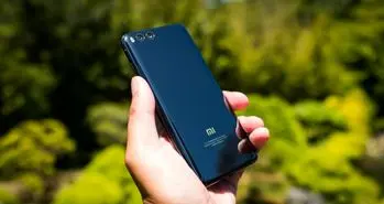 تماشا کنید: مقاومت شیائومی Mi 8 در برابر آب چگونه است؟