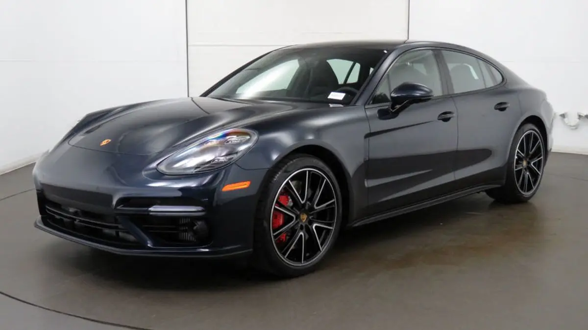 تماشا کنید: درگ پورشه پانامرا توربو و آئودی R8