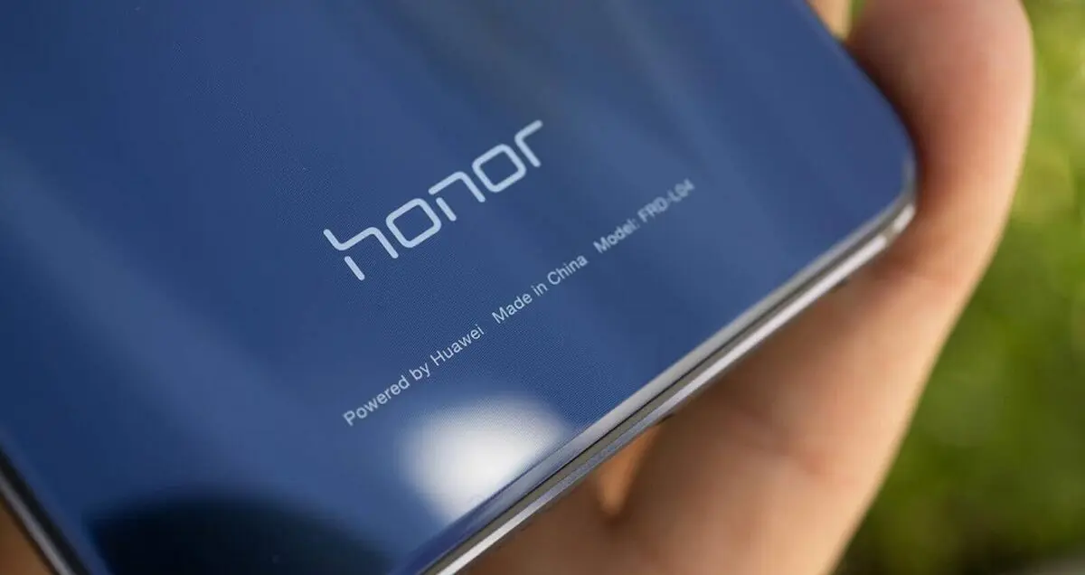 آنر نوت 10 دارای نمایشگر 6.9 اینچی با فناوری AMOLED است