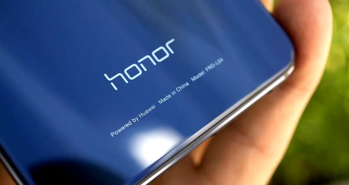 آنر نوت 10 دارای نمایشگر 6.9 اینچی با فناوری AMOLED است
