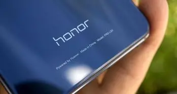 آنر نوت 10 دارای نمایشگر 6.9 اینچی با فناوری AMOLED است