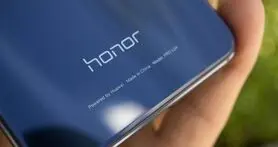 آنر نوت 10 دارای نمایشگر 6.9 اینچی با فناوری AMOLED است
