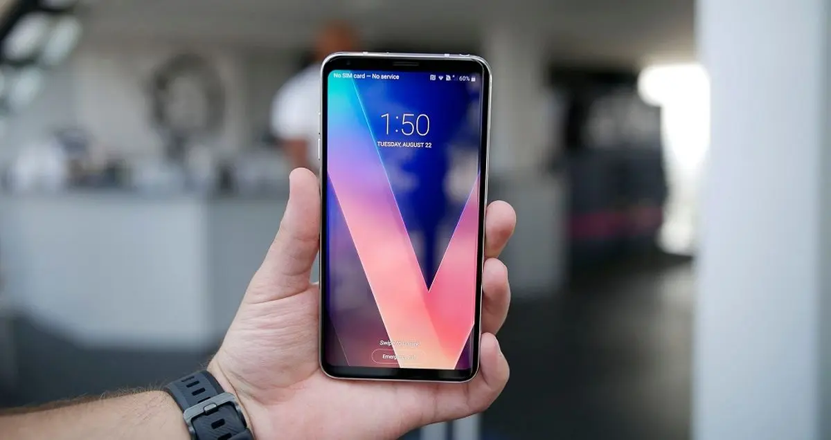 بروزرسانی جدید گوشی ال جی +V30 منتشر شد؛ تجهیز دوربین به هوش مصنوعی