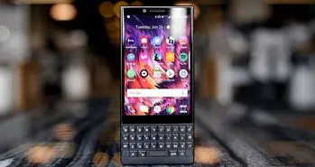 تماشا کنید: مقایسه بلک بری Key2 و آیفون X