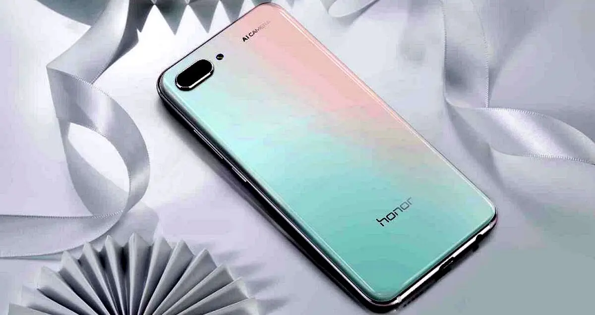 نسخه جدید گوشی Honor 10 GT با رنگ سفید- سوسنی از راه رسید